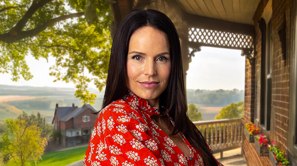 Janet Hamilton (Emily Alatalo)